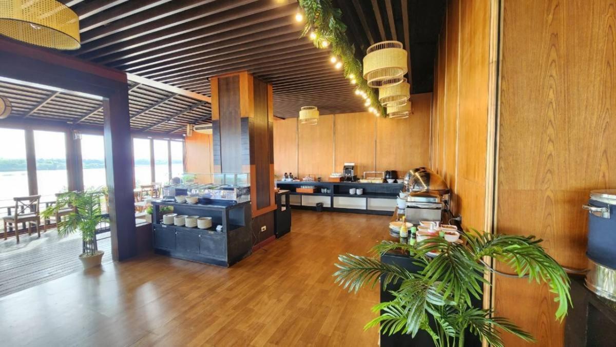 Blu Hotel Nakhon Phanom Esterno foto