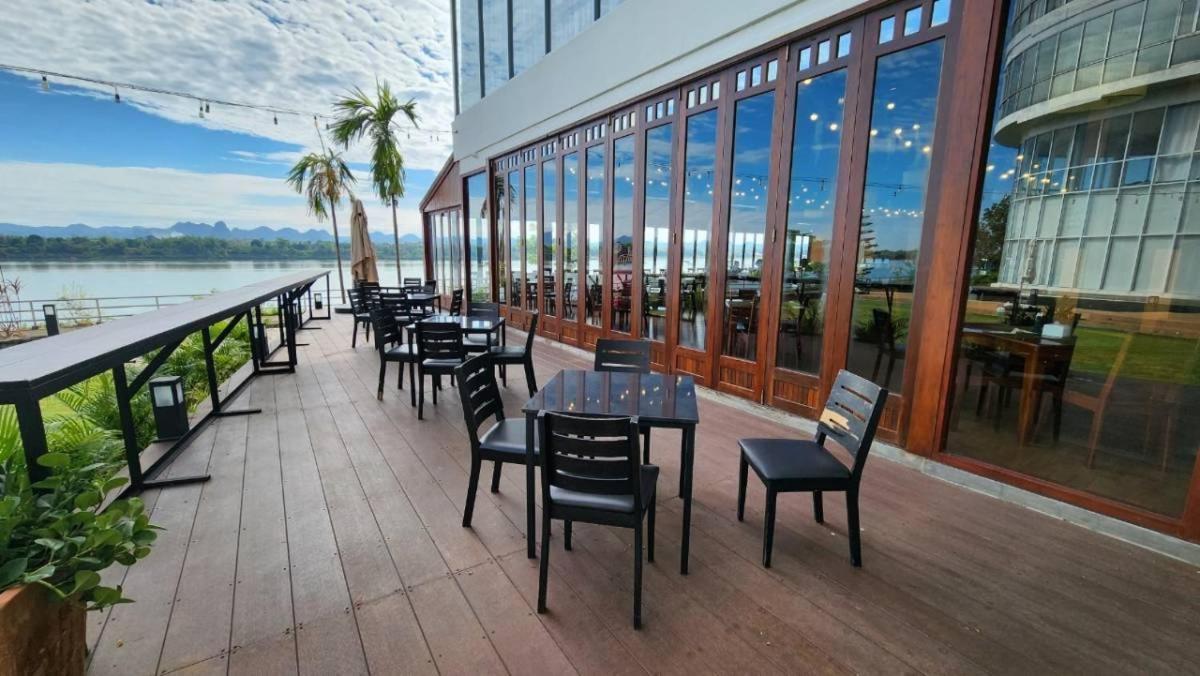Blu Hotel Nakhon Phanom Esterno foto