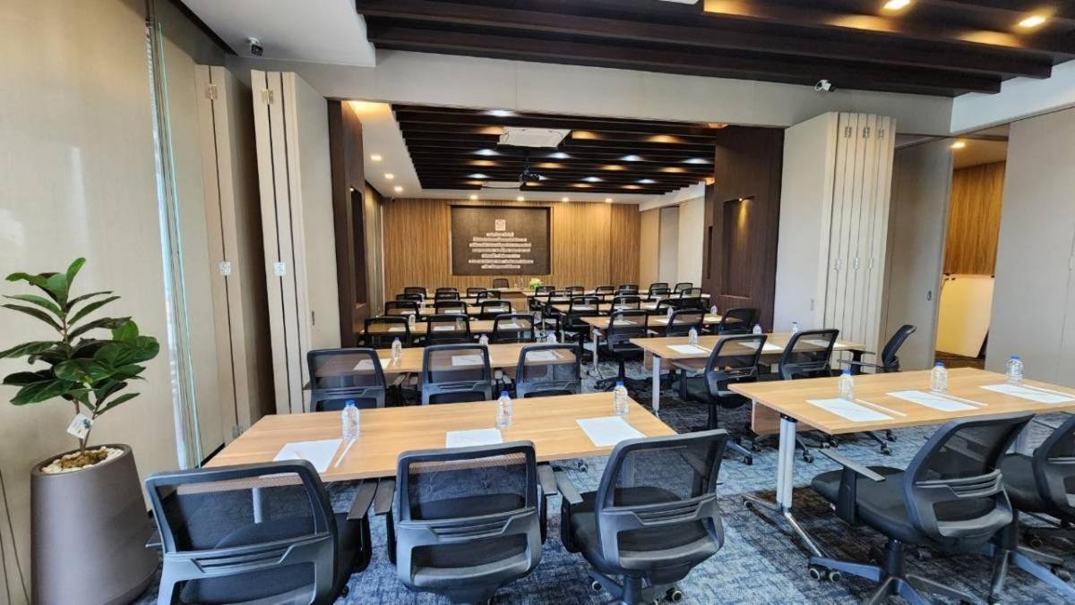 Blu Hotel Nakhon Phanom Esterno foto