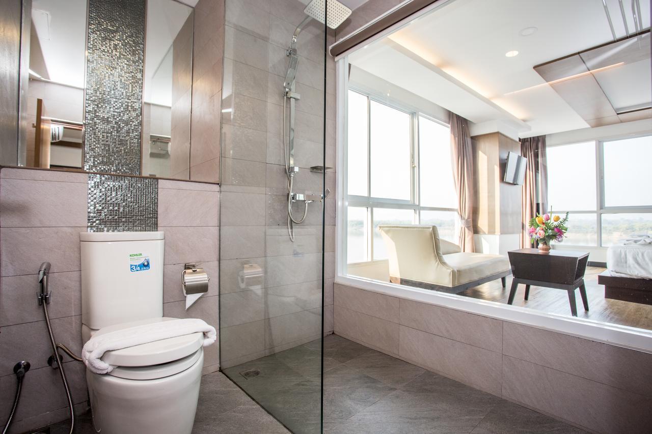Blu Hotel Nakhon Phanom Esterno foto